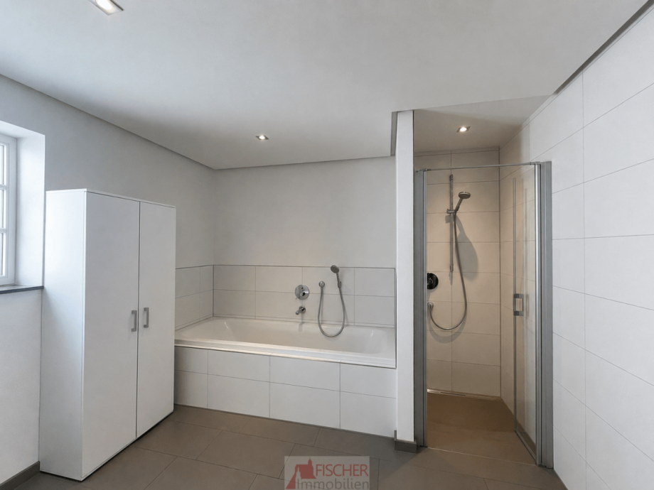 Bad mit Wanne + Dusche (KI bearbeitet) Erdgeschosswohnung M�nsheim