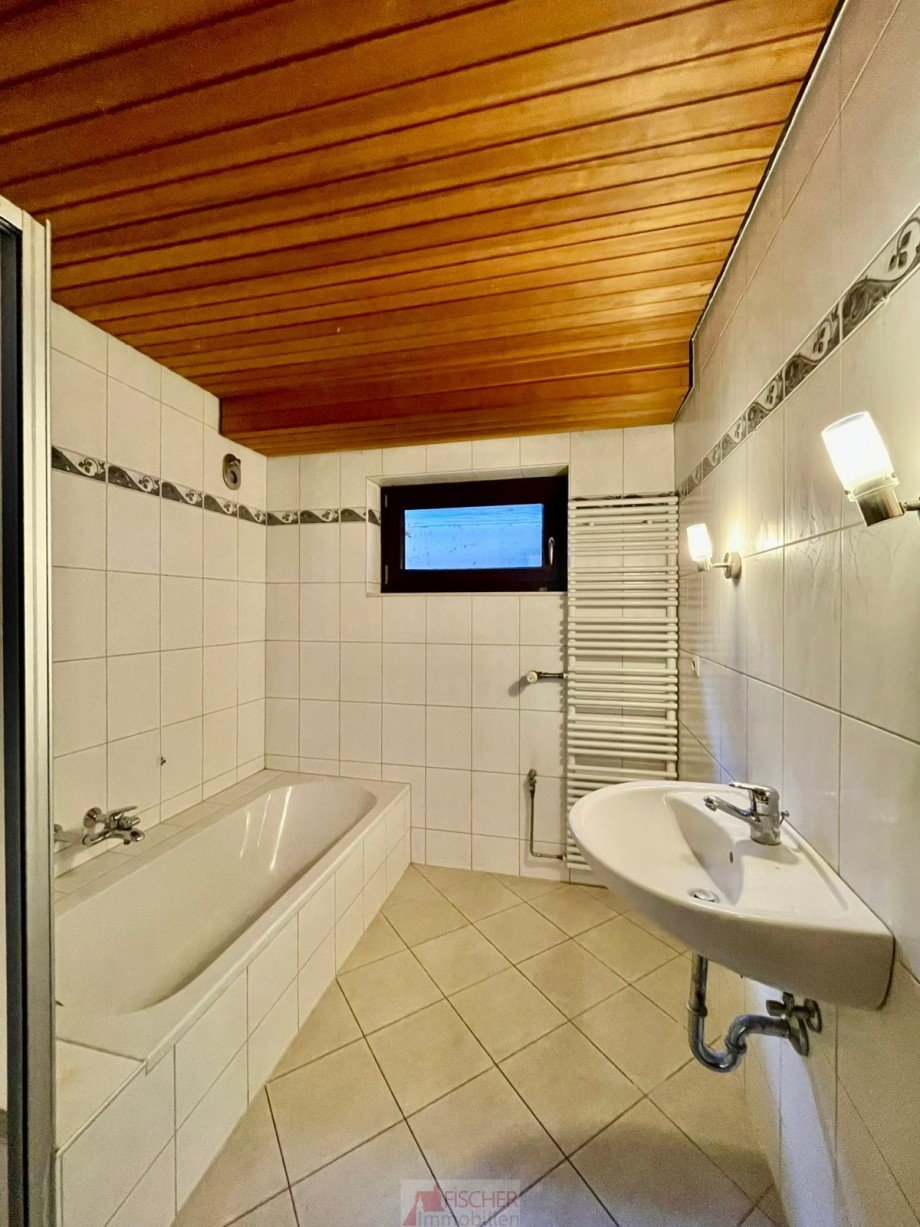 Badezimmer Gartengeschoss Zweifamilienhaus Oberriexingen