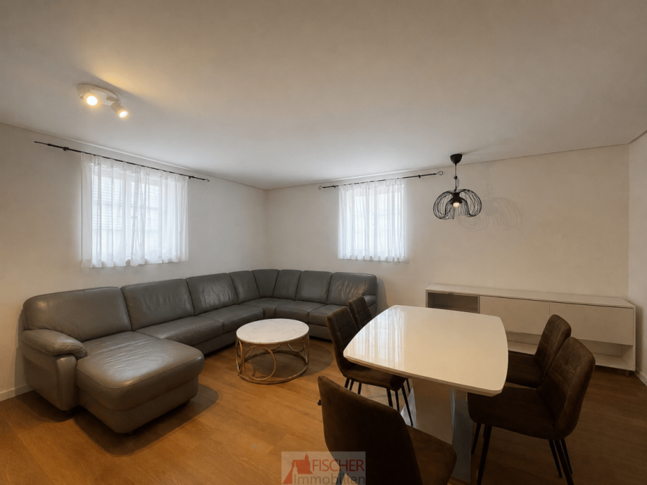 Wohn-Esszimmer (KI bearbeitet) Erdgeschosswohnung M�nsheim