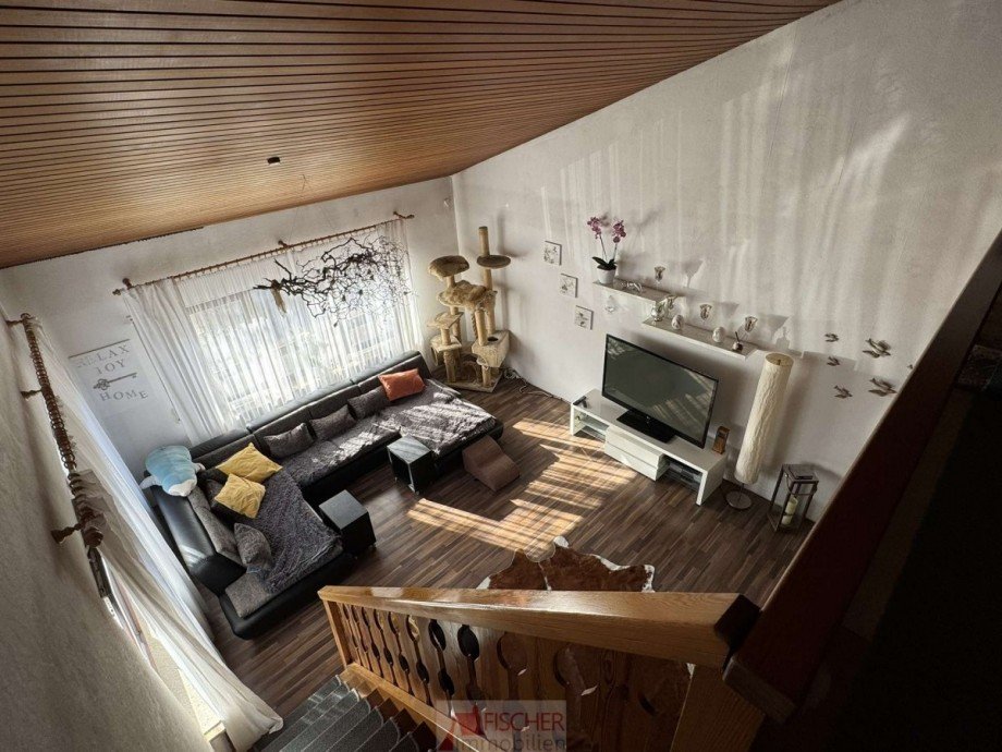 Blick auf das Wohnzimmer EG Zweifamilienhaus Oberriexingen