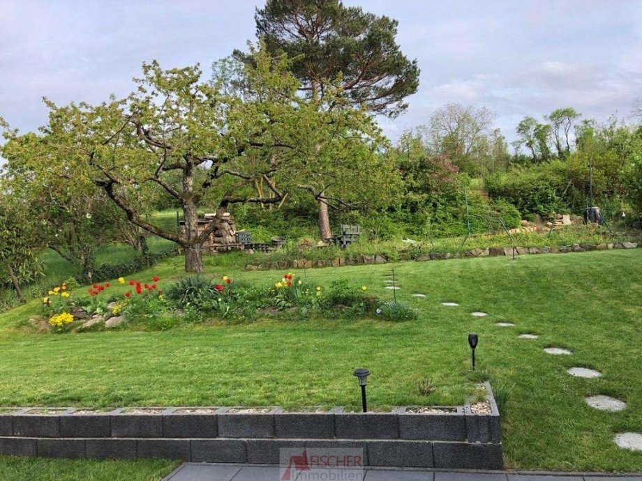 sch�ner Garten im Fr�hjahr Bungalow Vaihingen/Enz-Riet
