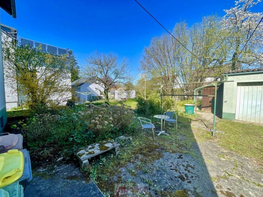 Zufahrt zu den Garagen Zweifamilienhaus Vaihingen an der Enz