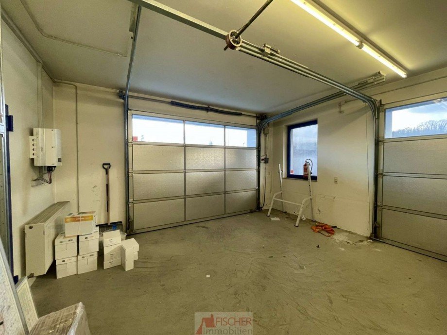 Halle - Rolltor B�rofl�che Eberdingen-Hochdorf
