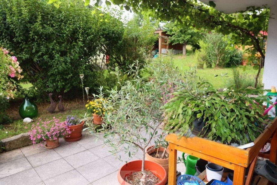 Terrasse 5 Zi EG Mehrfamilienhaus Hohenstein-�denwaldstetten